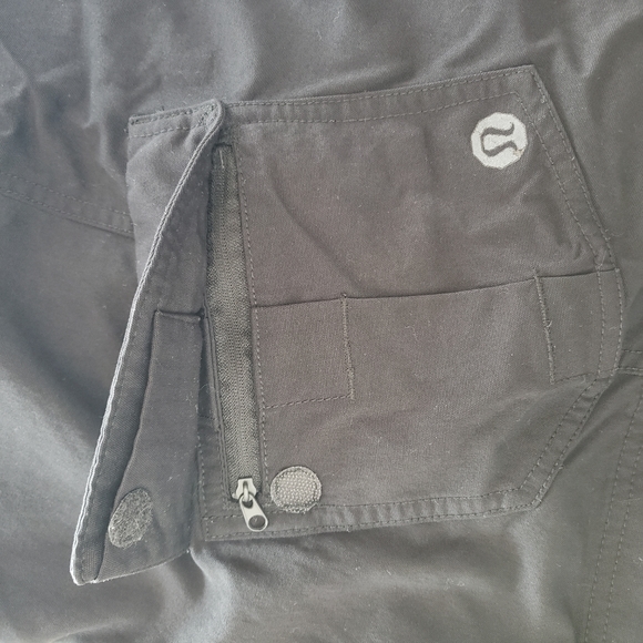 Lululemon – Cargo Shorts Black Wide Leg Technical Fabric Heavy Weight Du… - Picture 6 of 7